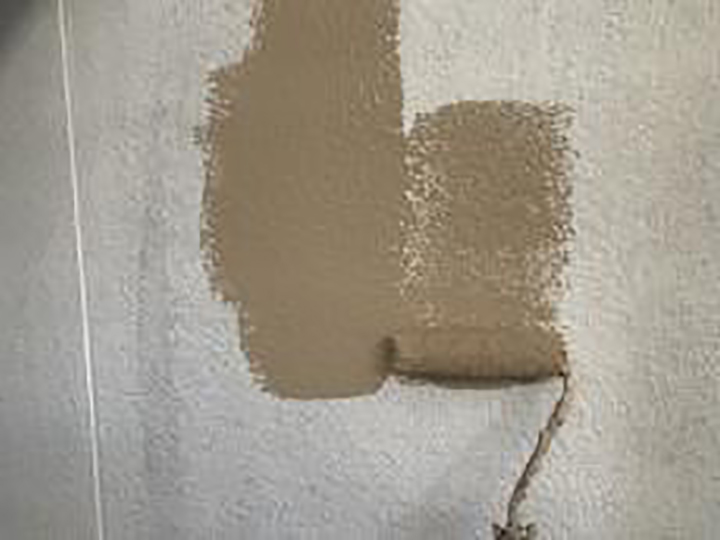 中塗りを行います。