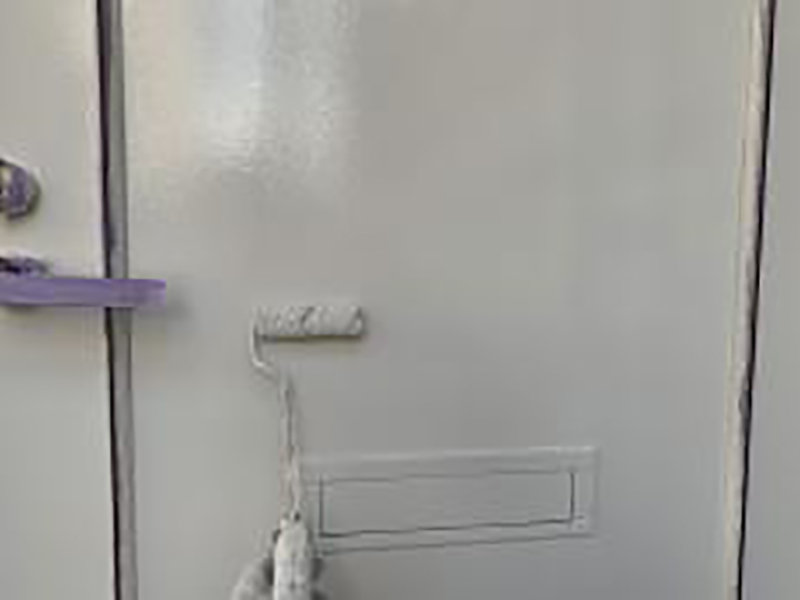 玄関ドア仕上げ2回目です。