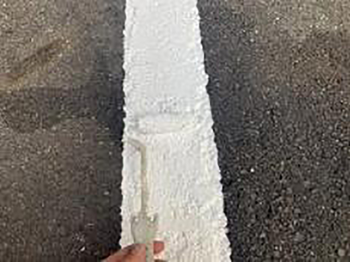 駐車場の白線仕上げ2回目です。