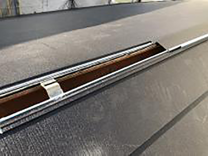 下地（タフモック）を設置します。