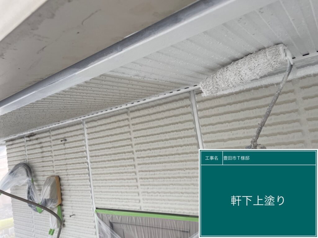 軒天の仕上げ2回目を行います。