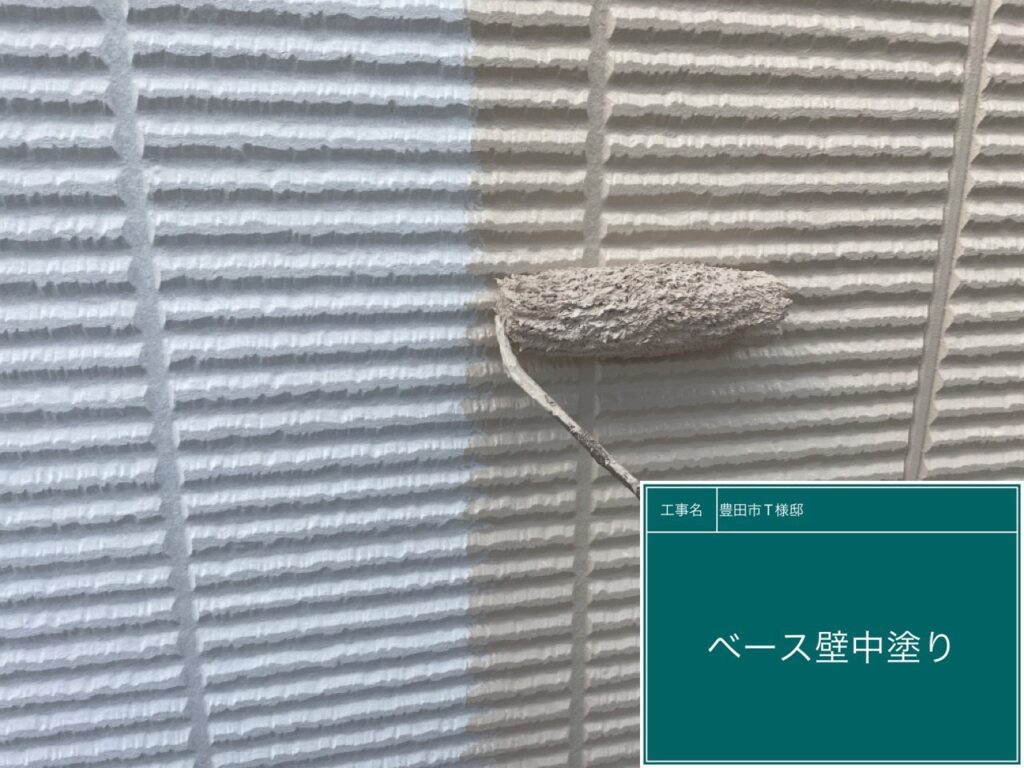 ベース壁の中塗りを行います。