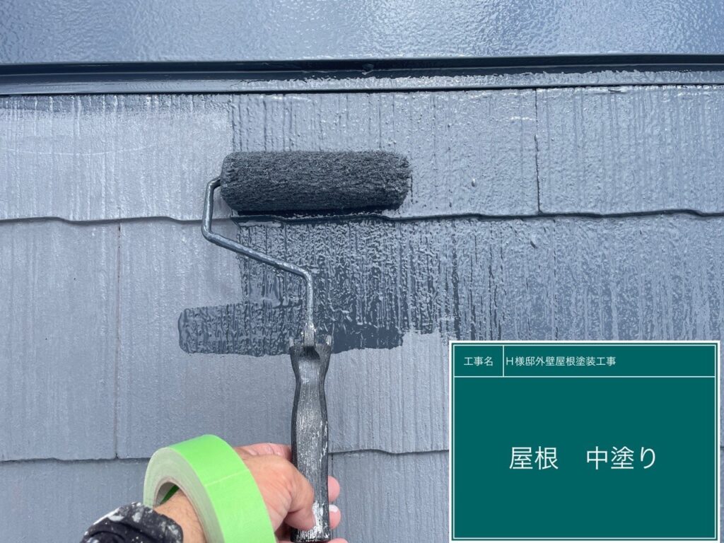 中塗りを行います。