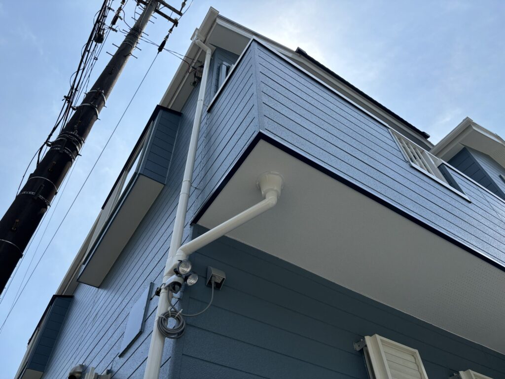 軒天や竪樋もばっちり塗装できました！