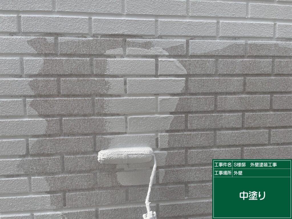 中塗りを行ないます。